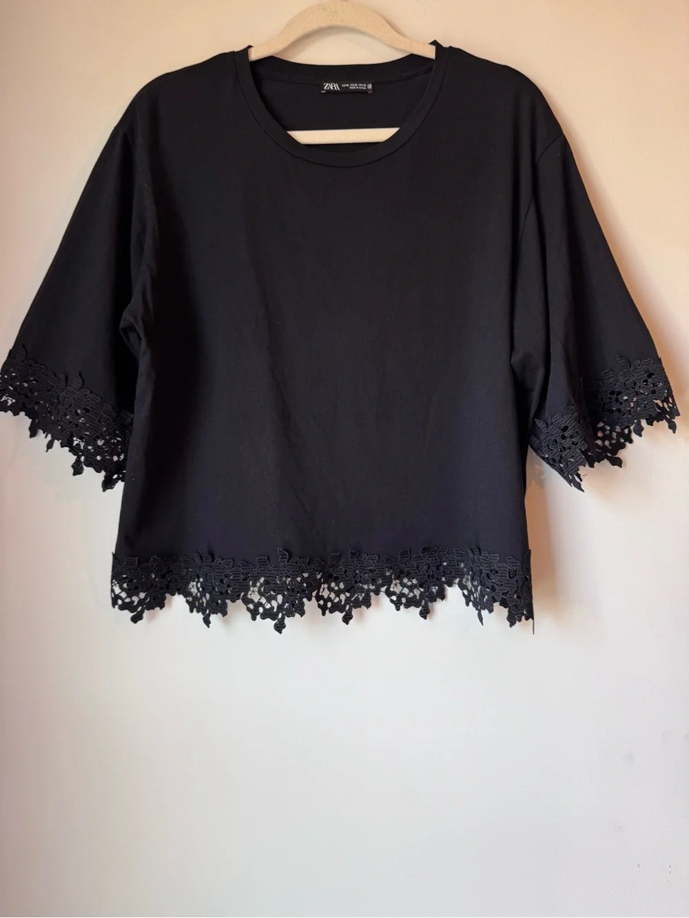 Zara Black Short-Sleeve Oversized Cropped Lace-Hem Tee